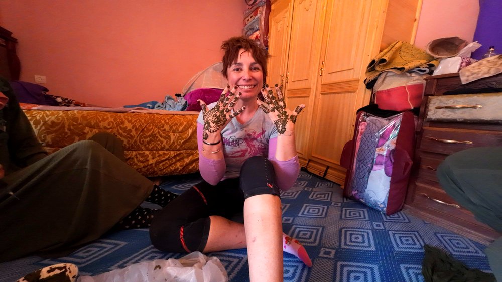 Henna compartida con una familia local en Marruecos